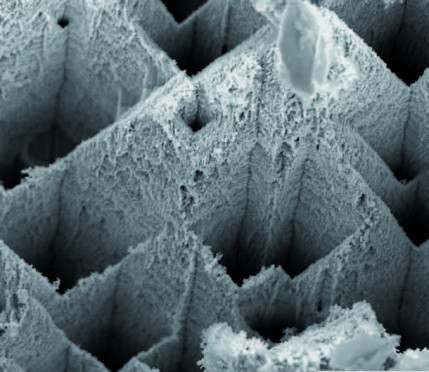 Durchbruch in der Materialwissenschaft – Kieler Forscher verbinden Metalle mit nahezu allen Oberflächen