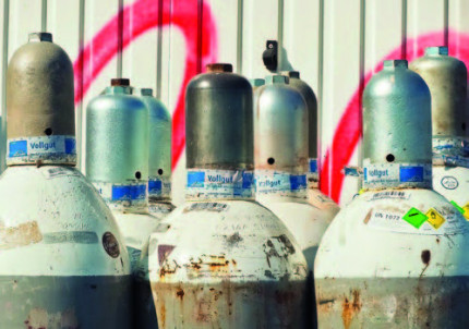 Gasflaschen, Flaschenbündel oder Großtank? Richtige Versorgung mit technischen Gasen zum Schweißen