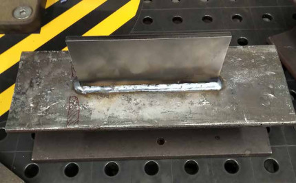 Entschärfen von Hotspots durch gezielt eingebrachte Schrumpfungspunkte mittels Tiefeninduktion