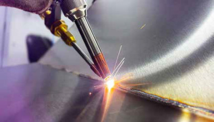 Erfolgreicher Erfahrungsaustausch: handgeführtes Laserstrahlschweißen