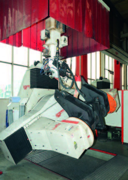 Seventh robot axis increases flexibility during welding of bulldozers and earthmovers